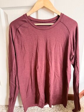 Lululemon Me s Long Sleeve Crewneck Top - Maroon